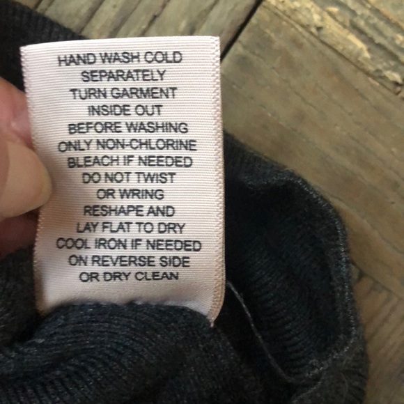 🆕Philosophy Gray scalloped sweater. Size S - Picture 9 of 13